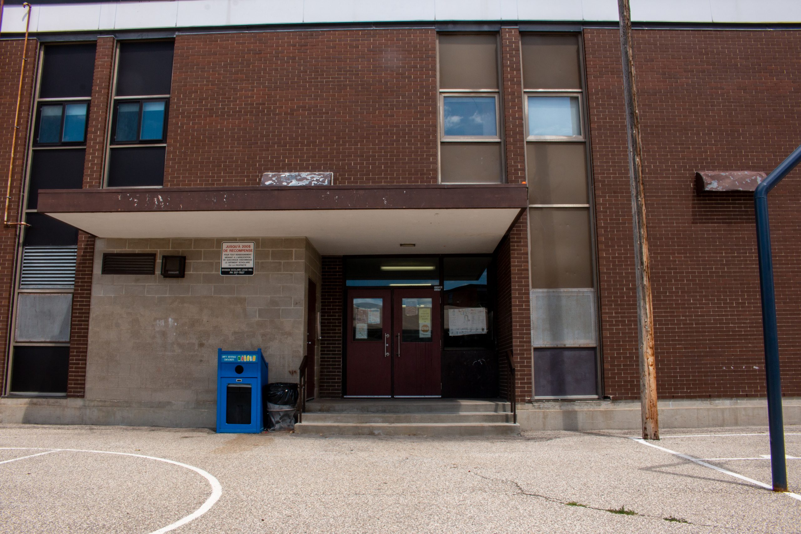 Photo of the back entry to École Henri-Bergeron at 383 Enfield Crescent