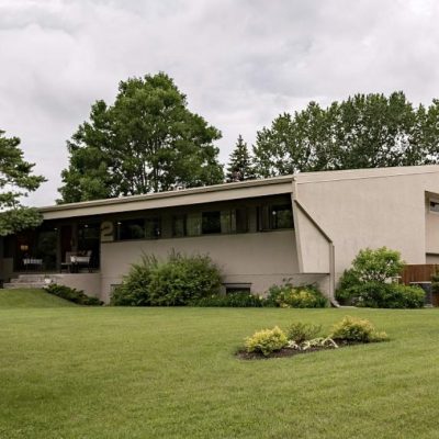 image of the exterior of a house at 2 paradise bay