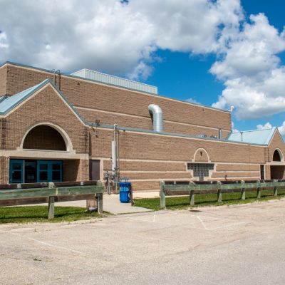 Photo of the side of Collège Jeanne-Sauvé school at 1128 Dakota Street