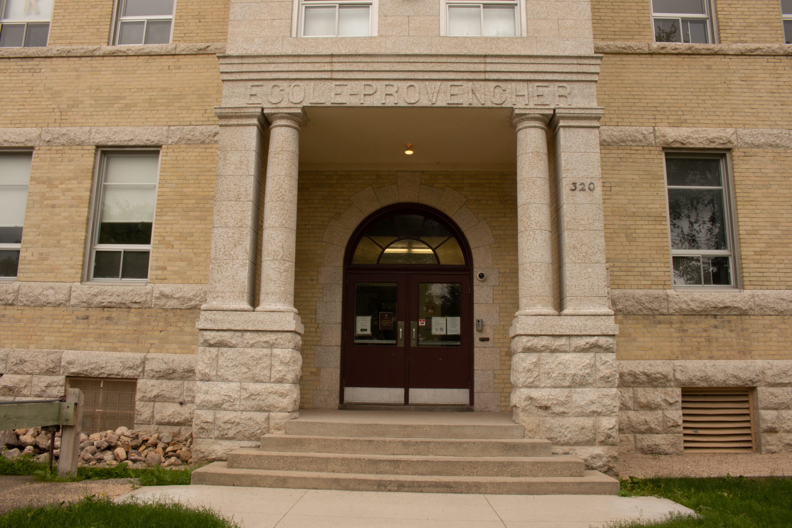 Detail photo of front entry to Ecole Provencher at 320 Avenue de la Cathedrale