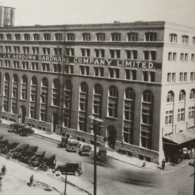 Photograph of the Ashdown Warehouse at 167 Bannatyne Ave