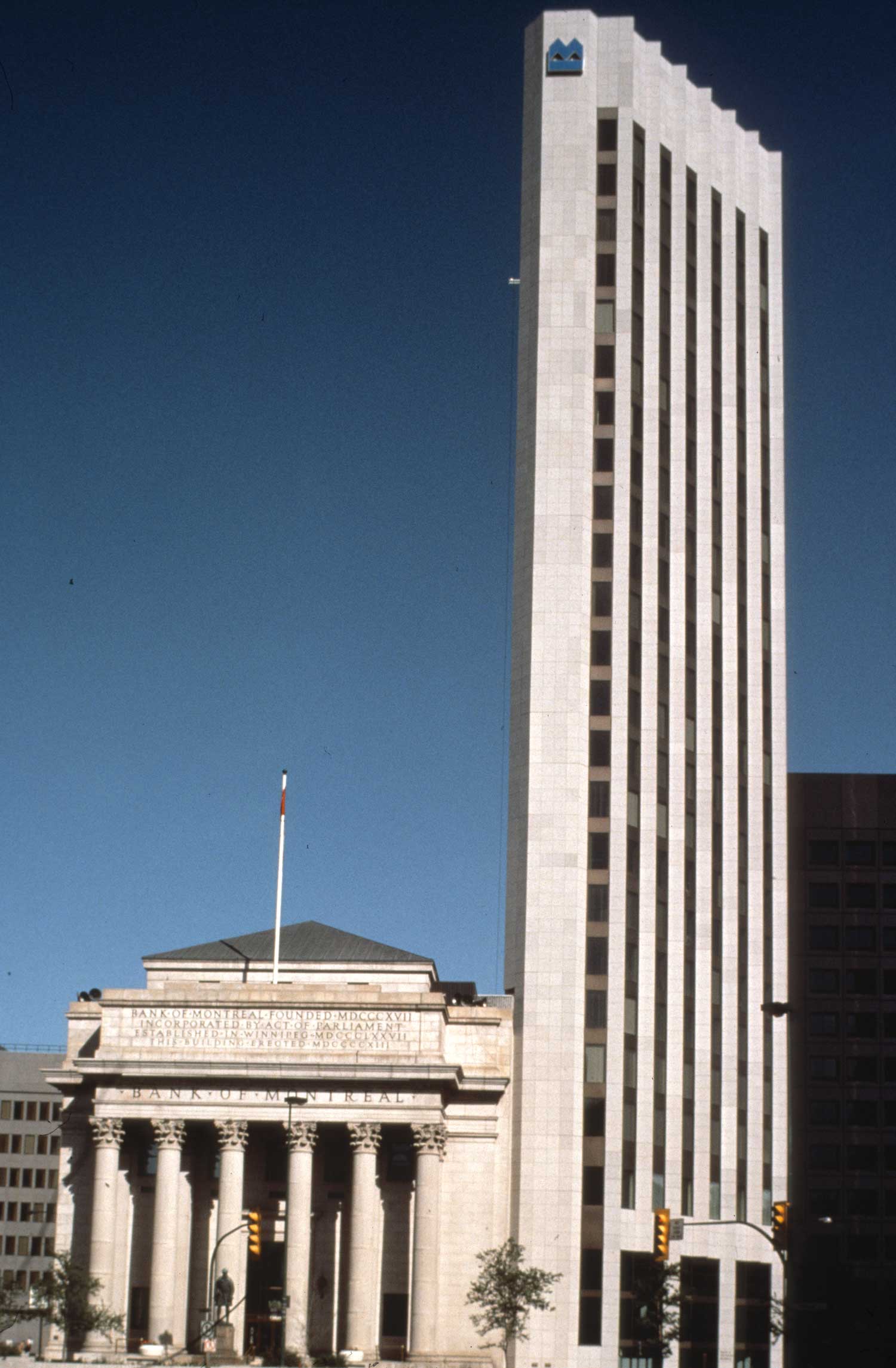 Extérieur du Tour Banque de Montréal.