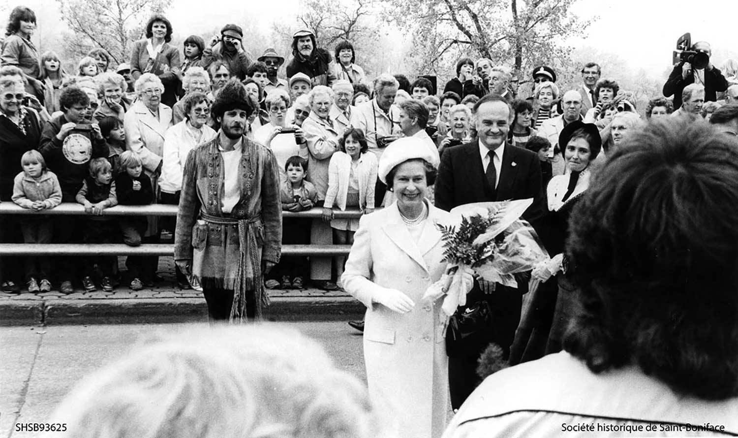 Queen Elizabeth II at the opening of Promenade Tache.